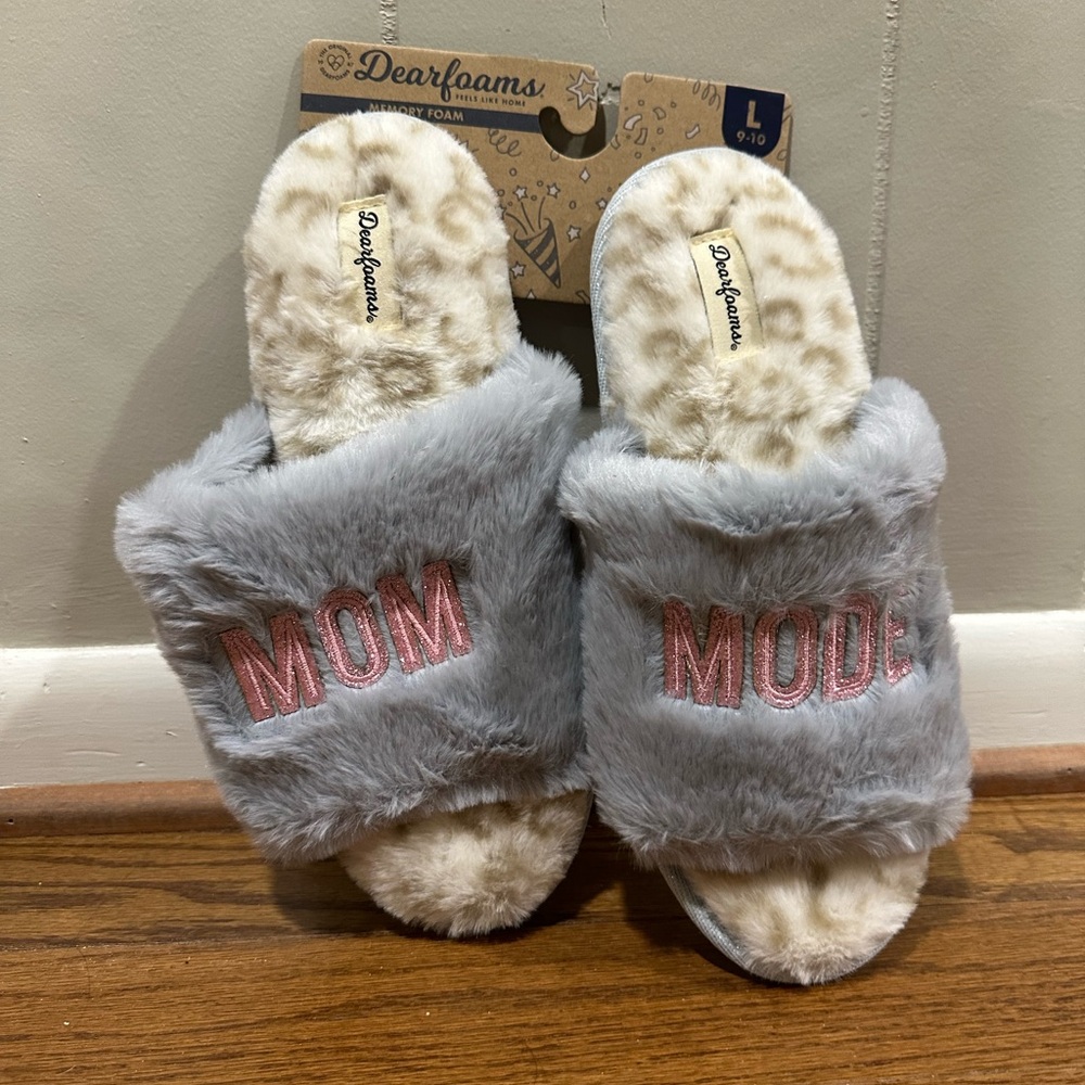 Dearfoams Gray Fuzzy Slippers